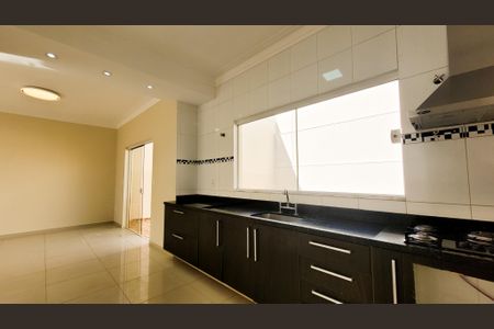 Casa à venda com 200m², 3 quartos e 3 vagas Casa à venda com 200m², 3 quartos e 3 vagasCozinha