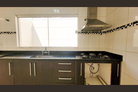 Casa à venda com 200m², 3 quartos e 3 vagas Casa à venda com 200m², 3 quartos e 3 vagasCozinha