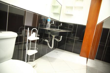 Casa à venda com 210m², 3 quartos e 2 vagasBanheiro Suíte 1