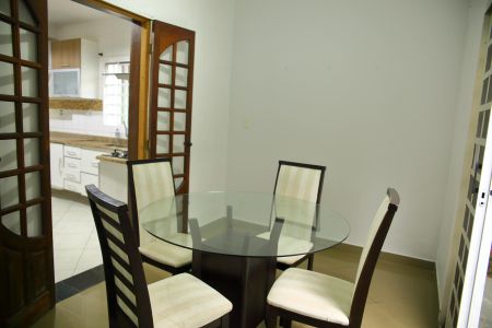 Casa à venda com 210m², 3 quartos e 2 vagasCopa