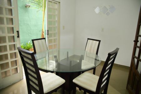 Casa à venda com 210m², 3 quartos e 2 vagasCopa