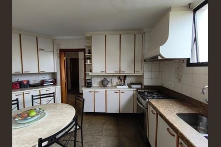 Apartamento à venda com 156m², 3 quartos e 3 vagasCozinha