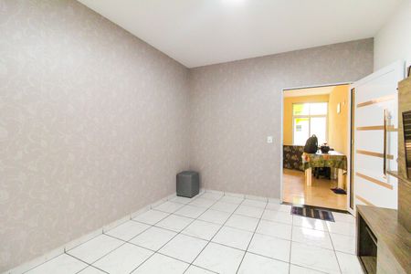 Sala de casa para alugar com 2 quartos, 80m² em Jardim Rosina, São Paulo