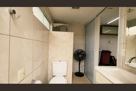 Casa de condomínio à venda com 170m², 3 quartos e 2 vagasBanheiro de Serviço