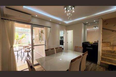 Casa de condomínio à venda com 170m², 3 quartos e 2 vagasSala