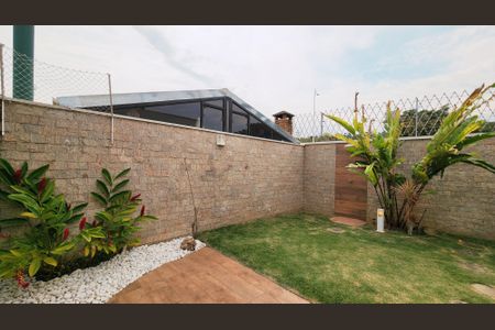 Casa de condomínio à venda com 170m², 3 quartos e 2 vagasQuintal