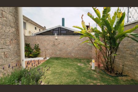 Casa de condomínio à venda com 170m², 3 quartos e 2 vagasQuintal