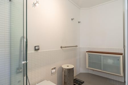 Apartamento à venda com 228m², 3 quartos e 1 vaga Apartamento à venda com 228m², 3 quartos e 1 vagaBanheiro da Suíte