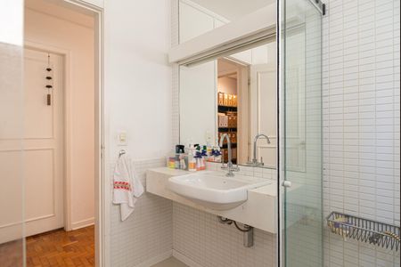 Apartamento à venda com 228m², 3 quartos e 1 vaga Apartamento à venda com 228m², 3 quartos e 1 vagaBanheiro 2