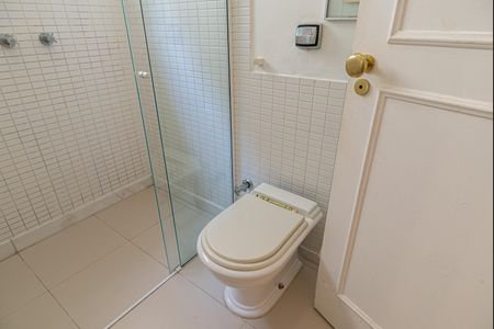 Apartamento à venda com 228m², 3 quartos e 1 vaga Apartamento à venda com 228m², 3 quartos e 1 vagaBanheiro 2