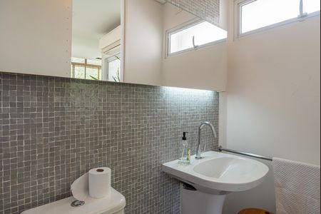 Apartamento à venda com 228m², 3 quartos e 1 vaga Apartamento à venda com 228m², 3 quartos e 1 vagaLavabo