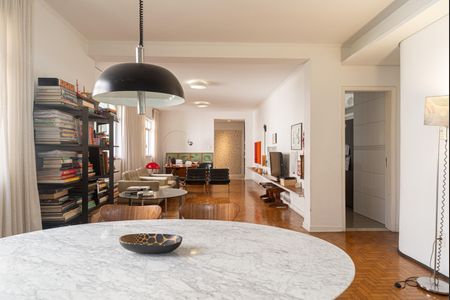 Apartamento à venda com 228m², 3 quartos e 1 vaga Apartamento à venda com 228m², 3 quartos e 1 vagaSala