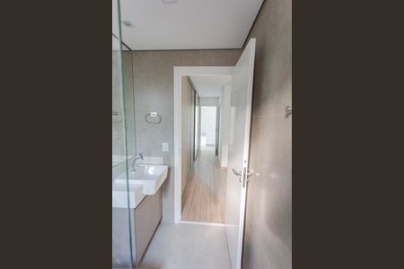 Banheiro da suíte 1 de apartamento à venda com 2 quartos, 68m² em Carmo, Belo Horizonte