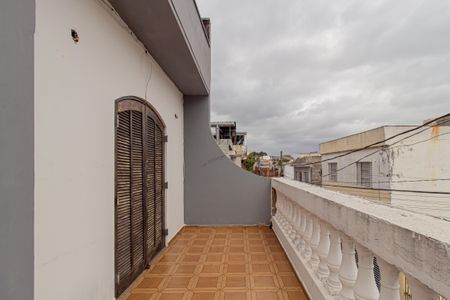 Casa à venda com 121m², 3 quartos e 1 vaga Casa à venda com 121m², 3 quartos e 1 vagaVaranda