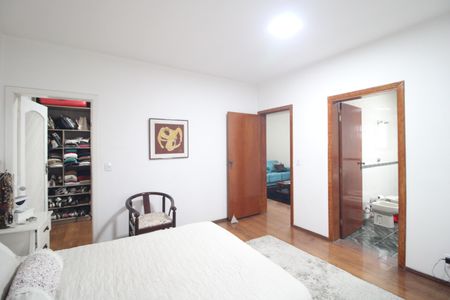 Casa à venda com 199m², 3 quartos e 3 vagasSuíte