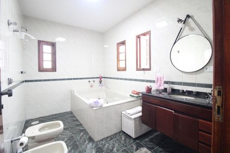 Casa à venda com 199m², 3 quartos e 3 vagasBanheiro da Suíte