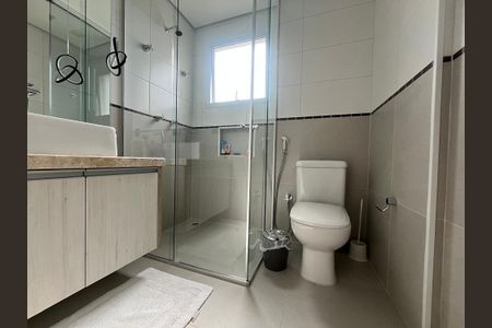 Banheiro de apartamento para alugar com 3 quartos, 100m² em Loteamento Mogilar, Mogi das Cruzes