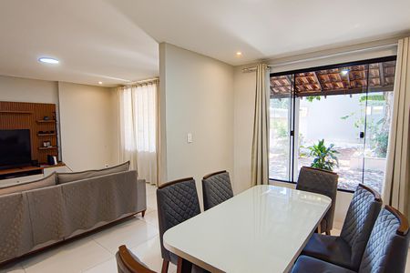Sala de casa à venda com 4 quartos, 210m² em Taquara, Rio de Janeiro