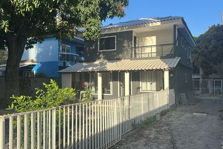 Casa à venda com 210m², 4 quartos e 4 vagasFachada