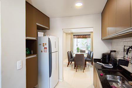 Casa à venda com 210m², 4 quartos e 4 vagasCozinha