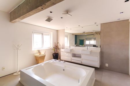 Apartamento à venda com 102m², 1 quarto e 2 vagasBanheiro da Suíte