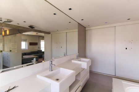 Apartamento à venda com 102m², 1 quarto e 2 vagasBanheiro da Suíte