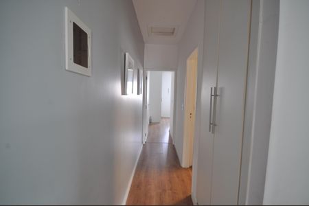Casa à venda com 150m², 3 quartos e 2 vagasCorredor