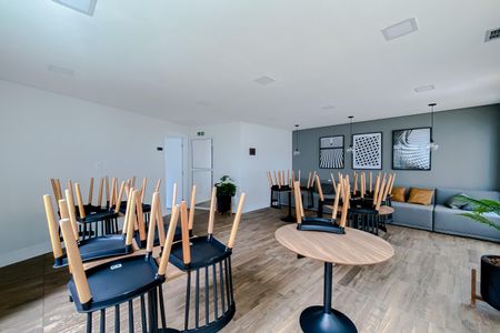 Apartamento à venda com 36m², 2 quartos e sem vagaÁrea comum - Salão de festas