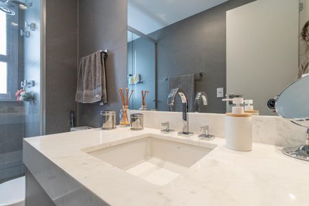 Apartamento à venda com 103m², 2 quartos e 1 vagaBanheiro da Suíte 1