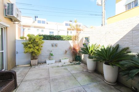 Casa de condomínio para alugar com 230m², 3 quartos e 3 vagasQuintal