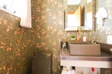 Casa de condomínio para alugar com 230m², 3 quartos e 3 vagasLavabo