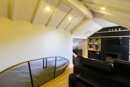 Casa de condomínio para alugar com 230m², 3 quartos e 3 vagasSala 2