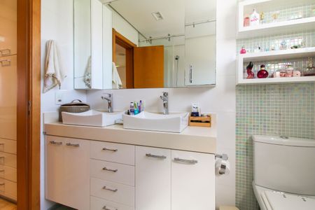 Casa de condomínio para alugar com 230m², 3 quartos e 3 vagasBanheiro da Suíte 2