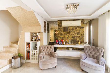 Casa de condomínio para alugar com 230m², 3 quartos e 3 vagasSala 1