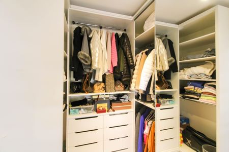 Casa de condomínio para alugar com 230m², 3 quartos e 3 vagasCloset da Suíte 2