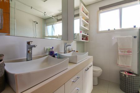 Casa de condomínio para alugar com 230m², 3 quartos e 3 vagasBanheiro da Suíte 2