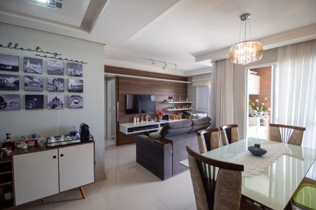 Apartamento à venda com 70m², 3 quartos e 2 vagas Apartamento à venda com 70m², 3 quartos e 2 vagasSala