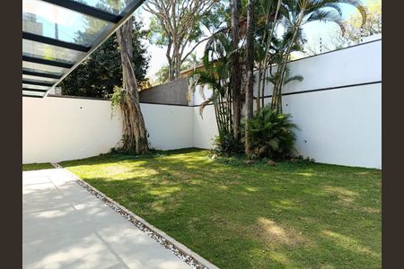 Casa à venda com 504m², 4 quartos e 4 vagas Casa à venda com 504m², 4 quartos e 4 vagasQuintal