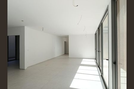 Casa à venda com 504m², 4 quartos e 4 vagas Casa à venda com 504m², 4 quartos e 4 vagasSala