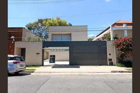 Casa à venda com 504m², 4 quartos e 4 vagas Casa à venda com 504m², 4 quartos e 4 vagasFachada