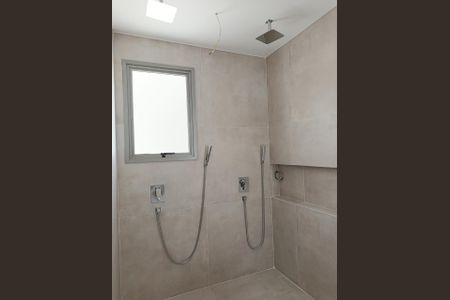 Casa à venda com 504m², 4 quartos e 4 vagas Casa à venda com 504m², 4 quartos e 4 vagasBanheiro da Suíte 1