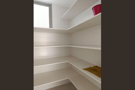 Casa à venda com 504m², 4 quartos e 4 vagas Casa à venda com 504m², 4 quartos e 4 vagasDespensa