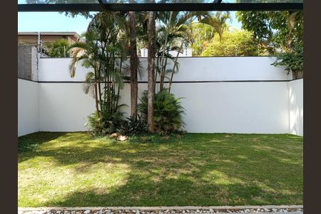 Casa à venda com 504m², 4 quartos e 4 vagas Casa à venda com 504m², 4 quartos e 4 vagasQuintal