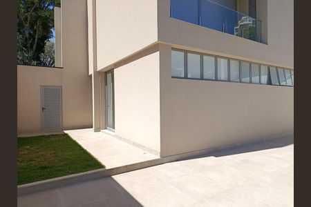 Casa à venda com 504m², 4 quartos e 4 vagas Casa à venda com 504m², 4 quartos e 4 vagasGaragem