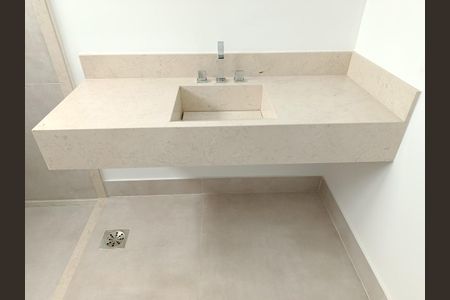 Casa à venda com 504m², 4 quartos e 4 vagas Casa à venda com 504m², 4 quartos e 4 vagasBanheiro da Suíte 2