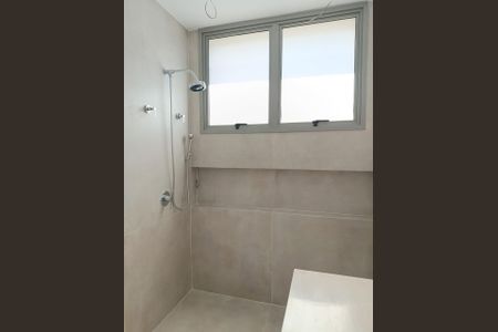 Casa à venda com 504m², 4 quartos e 4 vagas Casa à venda com 504m², 4 quartos e 4 vagasBanheiro da Suíte 2
