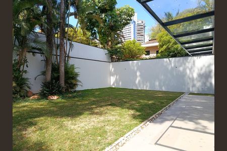 Casa à venda com 504m², 4 quartos e 4 vagas Casa à venda com 504m², 4 quartos e 4 vagasQuintal