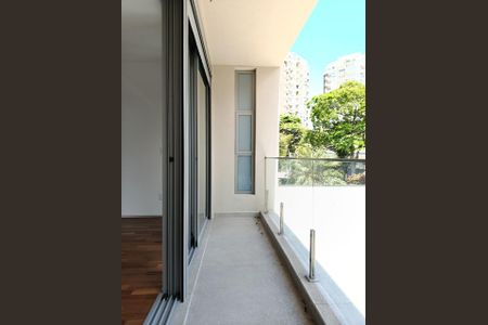 Casa à venda com 504m², 4 quartos e 4 vagas Casa à venda com 504m², 4 quartos e 4 vagasVaranda da Suíte 1