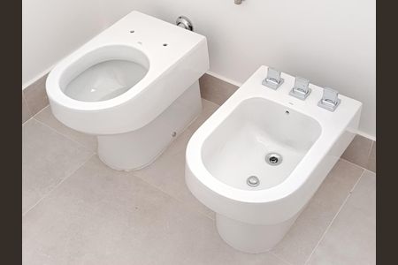 Casa à venda com 504m², 4 quartos e 4 vagas Casa à venda com 504m², 4 quartos e 4 vagasBanheiro da Suíte 1