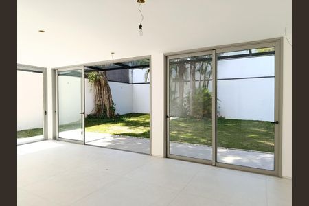 Casa à venda com 504m², 4 quartos e 4 vagas Casa à venda com 504m², 4 quartos e 4 vagasSala